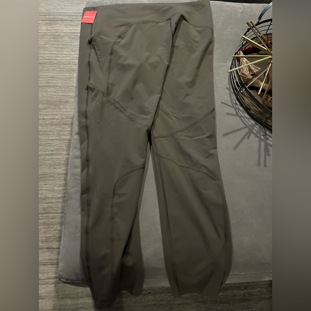 Spanx Leggings! Size:2X Color: Olive Green NWT - Picture 2 of 8